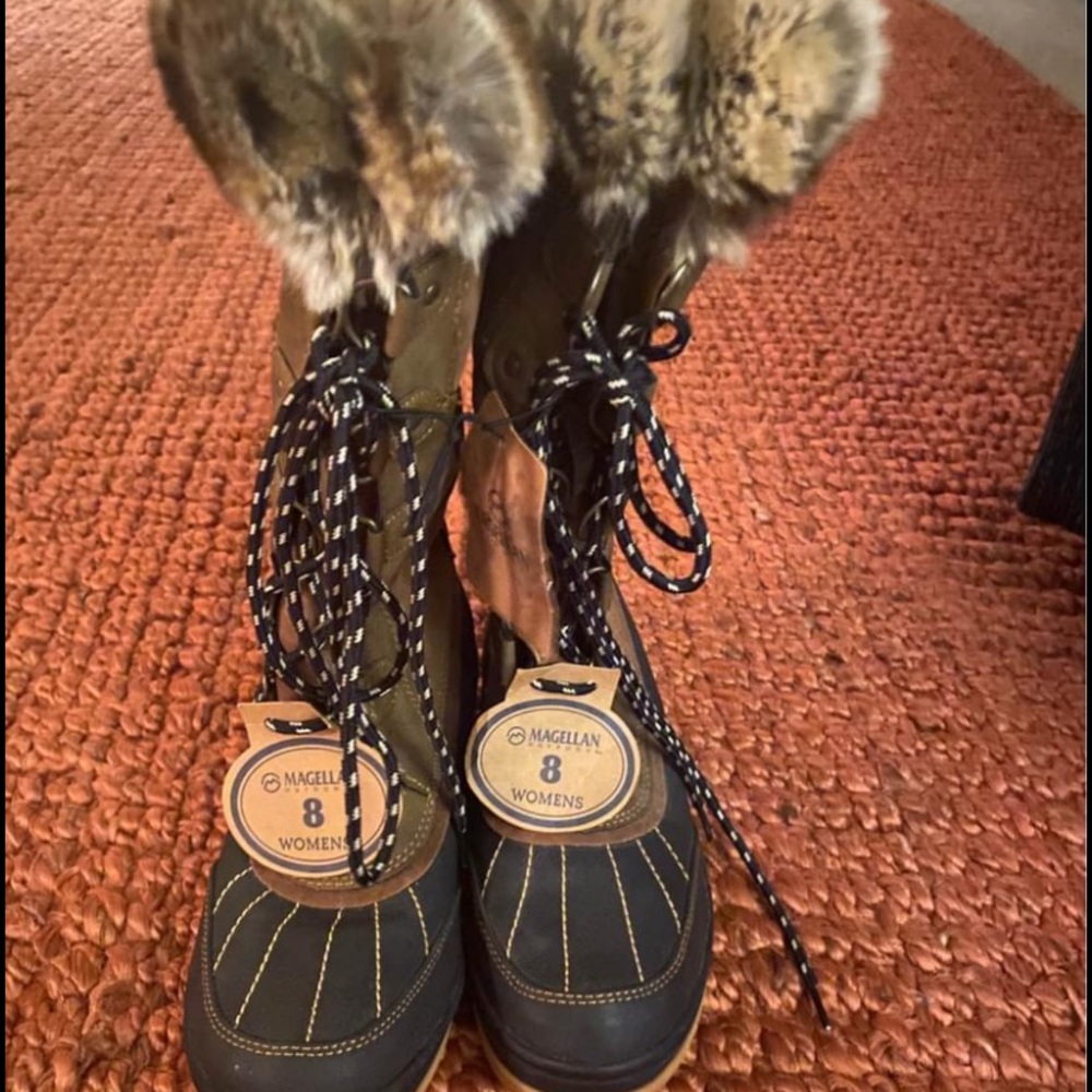 Snow boots
